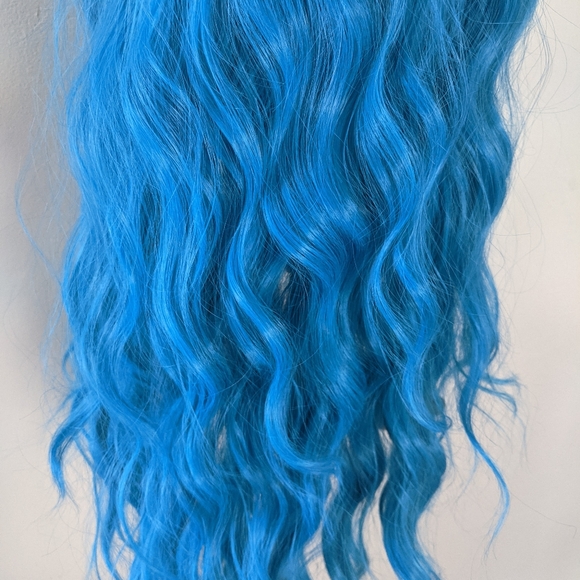 Roland Blue 28 Inch Synthetic Wig - Picture 4 of 11